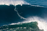 Garrett Mcnamara surfou na praia do Norte, na nazaré, a maior onda de sempre